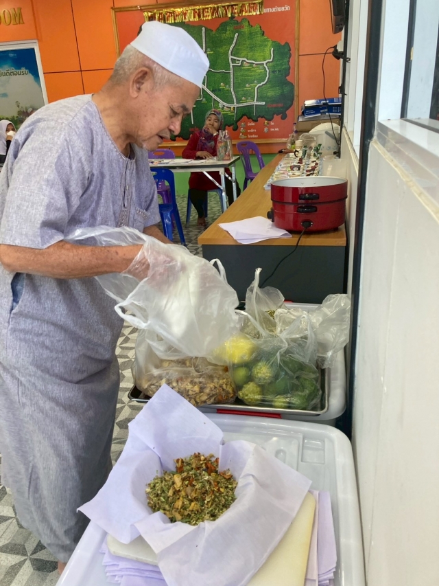โครงการ “สูงวัยอย่างมีคุณค่า สู่วัยชราอย่างมีความสุข” (โรงเรียนผู้สูงอายุ)