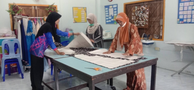 โครงการตัดเย็บเสื้อผ้า ประจำปีงบประมาณ 2565