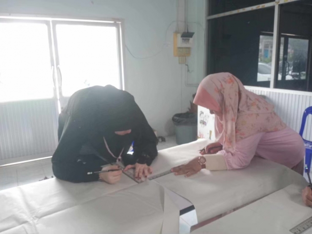 โครงการส่งเสริมอาชีพให้กับกลุ่มสตรี  แม่บ้านและประชาชนทั่วไป (ฝึกอบรมอาชีพการตัดเย็บเสื้อผ้า)2568