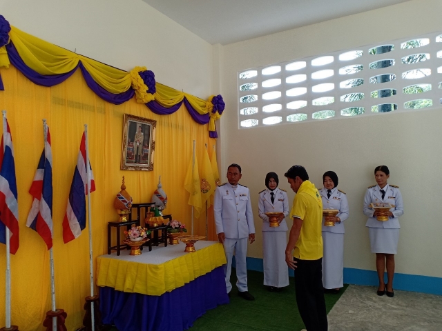 พิธีรับพระราชทานพระบรมฉายาลักษณ์ พระบาทสมเด็จพระเจ้าอยู่หัวและสมเด็จพระนางเจ้าฯพระบรมราชินี