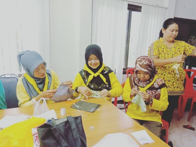 โครงการอบรมเชิงปฏิบัติการให้ความรู้ในการป้องกันโรคติดเชื้อไวรัสโคโรน่า2019 (COVID-19) และการจัดทำหน้