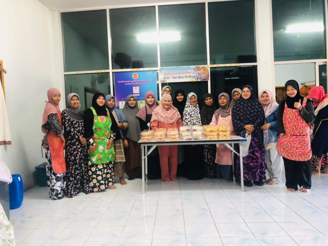 โครงการส่งเสริมอาชีพให้กับกลุ่มสตรี แม่บ้านและประชาชนทั่วไป (ฝึกอบรมอาชีพการทำอาหารคาวหวาน)