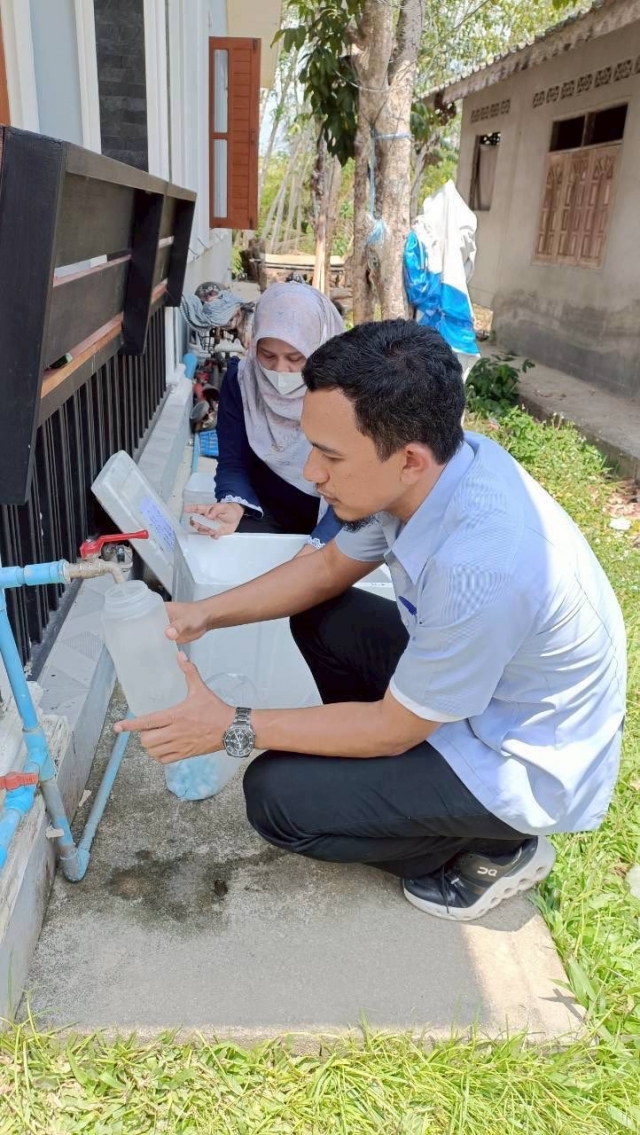 ลงพื้นที่ตรวจสอบคุณภาพน้ำโดยการสุ่มเก็บตัวอย่าง