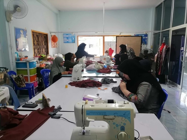 โครงการส่งเสริมอาชีพให้กับกลุ่มสตรี  แม่บ้านและประชาชนทั่วไป (ฝึกอบรมอาชีพการตัดเย็บเสื้อผ้า)2568