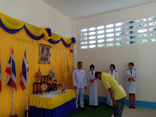 พิธีรับพระราชทานพระบรมฉายาลักษณ์ พระบาทสมเด็จพระเจ้าอยู่หัวและสมเด็จพระนางเจ้าฯพระบรมราชินี