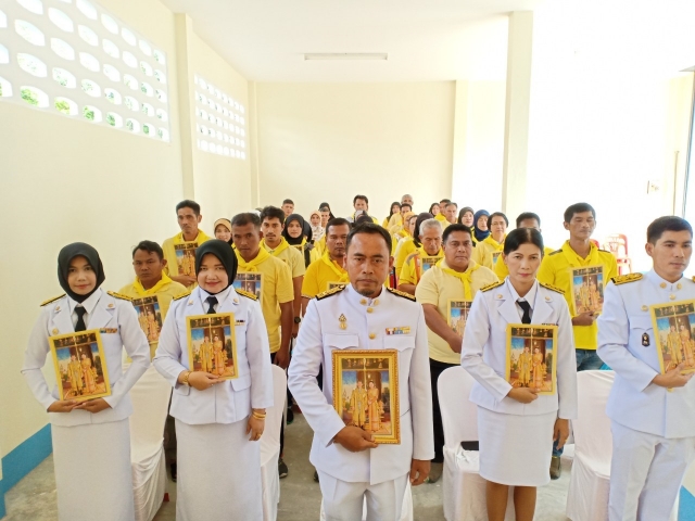พิธีรับพระราชทานพระบรมฉายาลักษณ์ พระบาทสมเด็จพระเจ้าอยู่หัวและสมเด็จพระนางเจ้าฯพระบรมราชินี