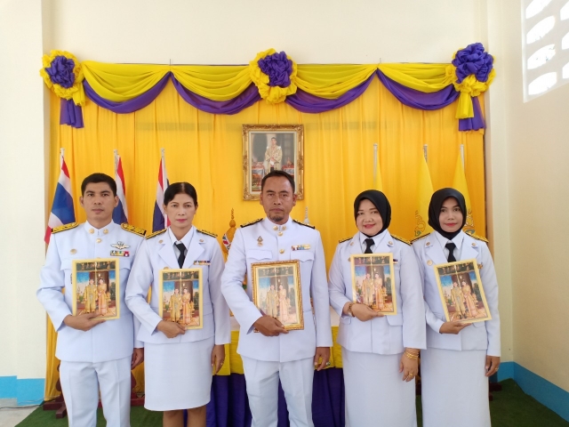 พิธีรับพระราชทานพระบรมฉายาลักษณ์ พระบาทสมเด็จพระเจ้าอยู่หัวและสมเด็จพระนางเจ้าฯพระบรมราชินี