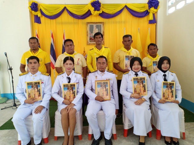 พิธีรับพระราชทานพระบรมฉายาลักษณ์ พระบาทสมเด็จพระเจ้าอยู่หัวและสมเด็จพระนางเจ้าฯพระบรมราชินี