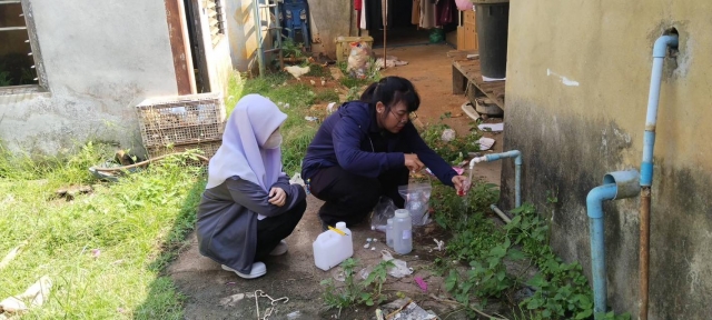ลงพื้นที่ตรวจสอบคุณภาพน้ำโดยการสุ่มเก็บตัวอย่าง