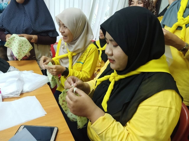 โครงการอบรมเชิงปฏิบัติการให้ความรู้ในการป้องกันโรคติดเชื้อไวรัสโคโรน่า2019 (COVID-19) และการจัดทำหน้