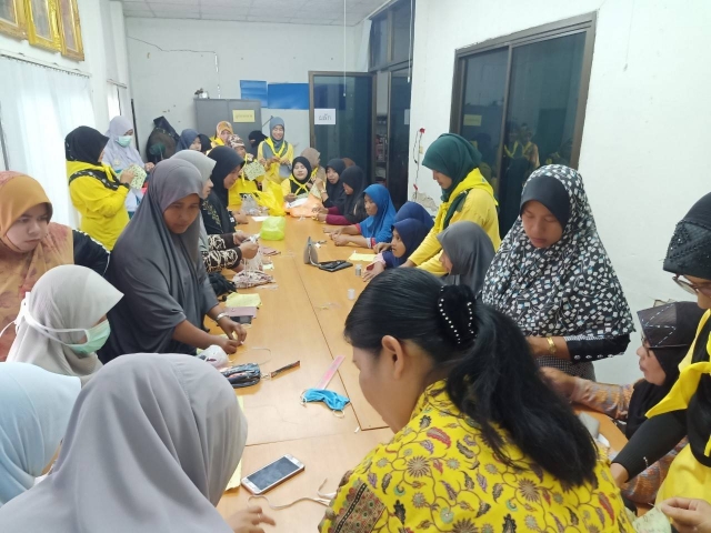 โครงการอบรมเชิงปฏิบัติการให้ความรู้ในการป้องกันโรคติดเชื้อไวรัสโคโรน่า2019 (COVID-19) และการจัดทำหน้