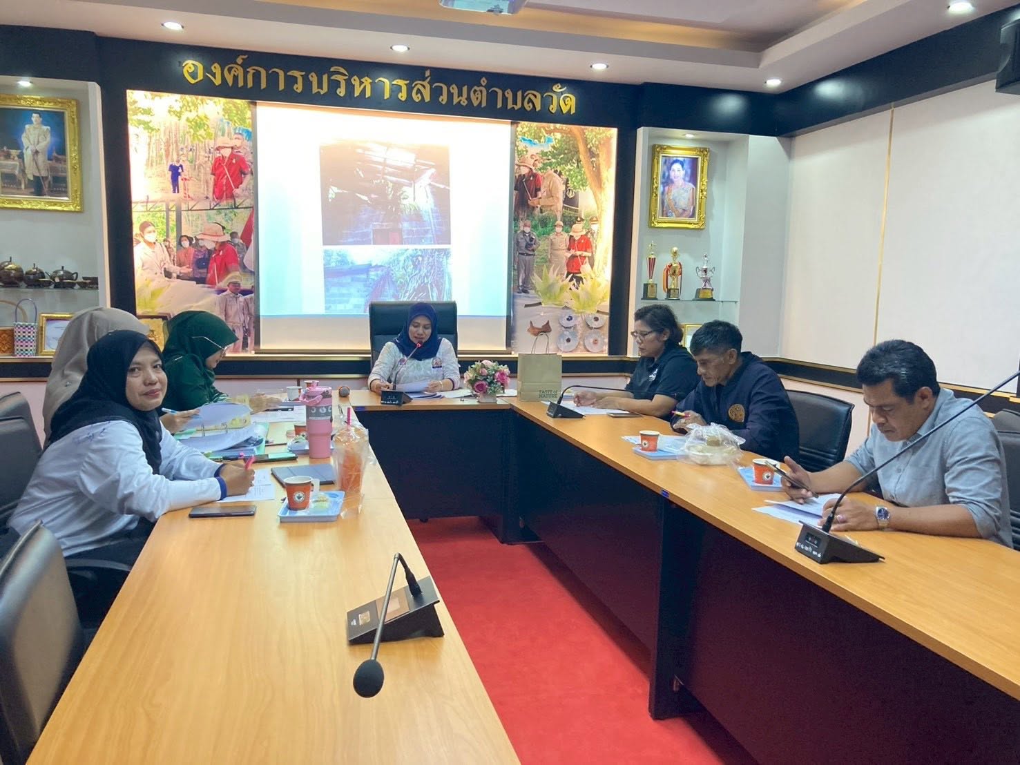 ประชุมคณะกรรมการช่วยเหลือประชาชน